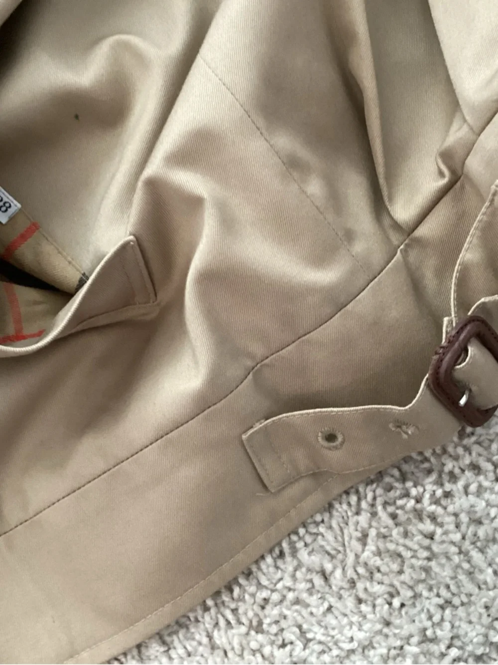 Burberry Men’s Tan Trench Jacket with Signature Check Lining - Picture 6 of 7